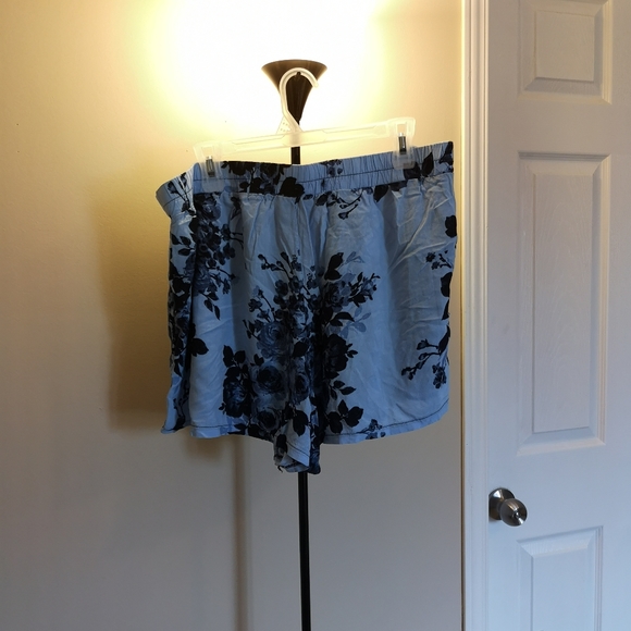 Lily Morgan shorts - Picture 2 of 2